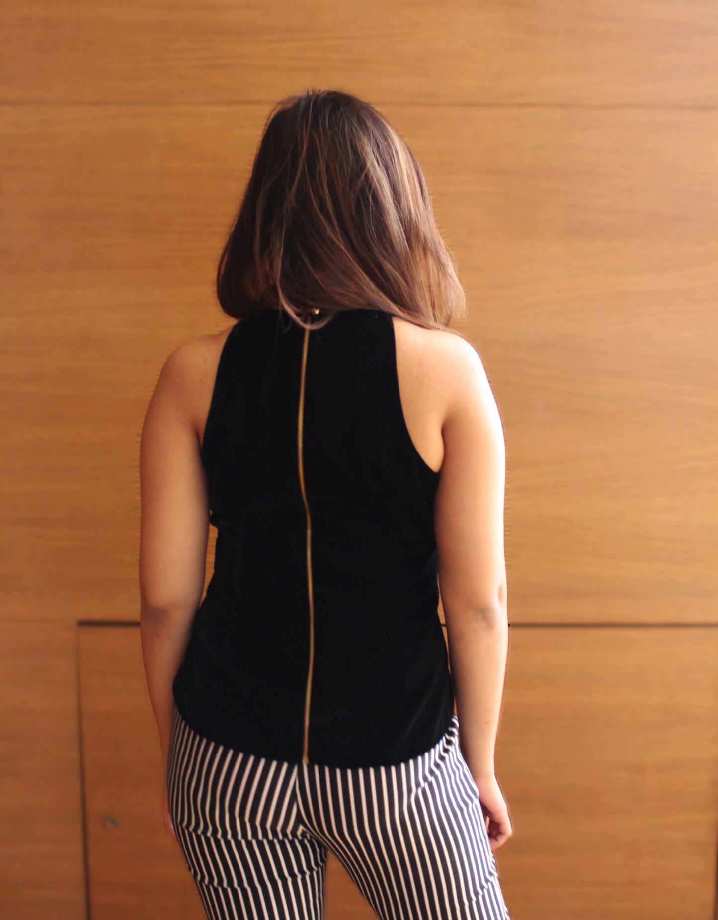 VELVET HALTER NECK TOP WITH METAL ZIP AT THE BACK AND HOOK-EYE FASTENING