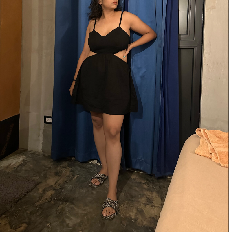 BLACK DRESS WITH CUT-OUT