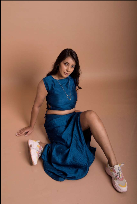 TOP WITH DRAWSTRING HEM & FRONT SLIT SKIRT TEXTURED SET