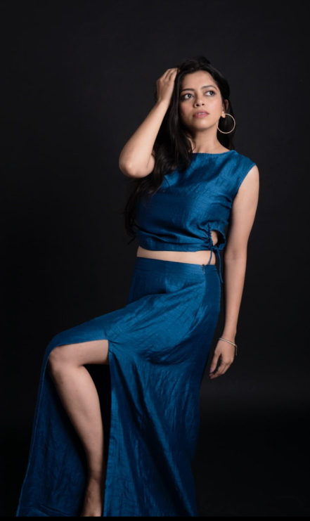 TOP WITH DRAWSTRING HEM & FRONT SLIT SKIRT TEXTURED SET