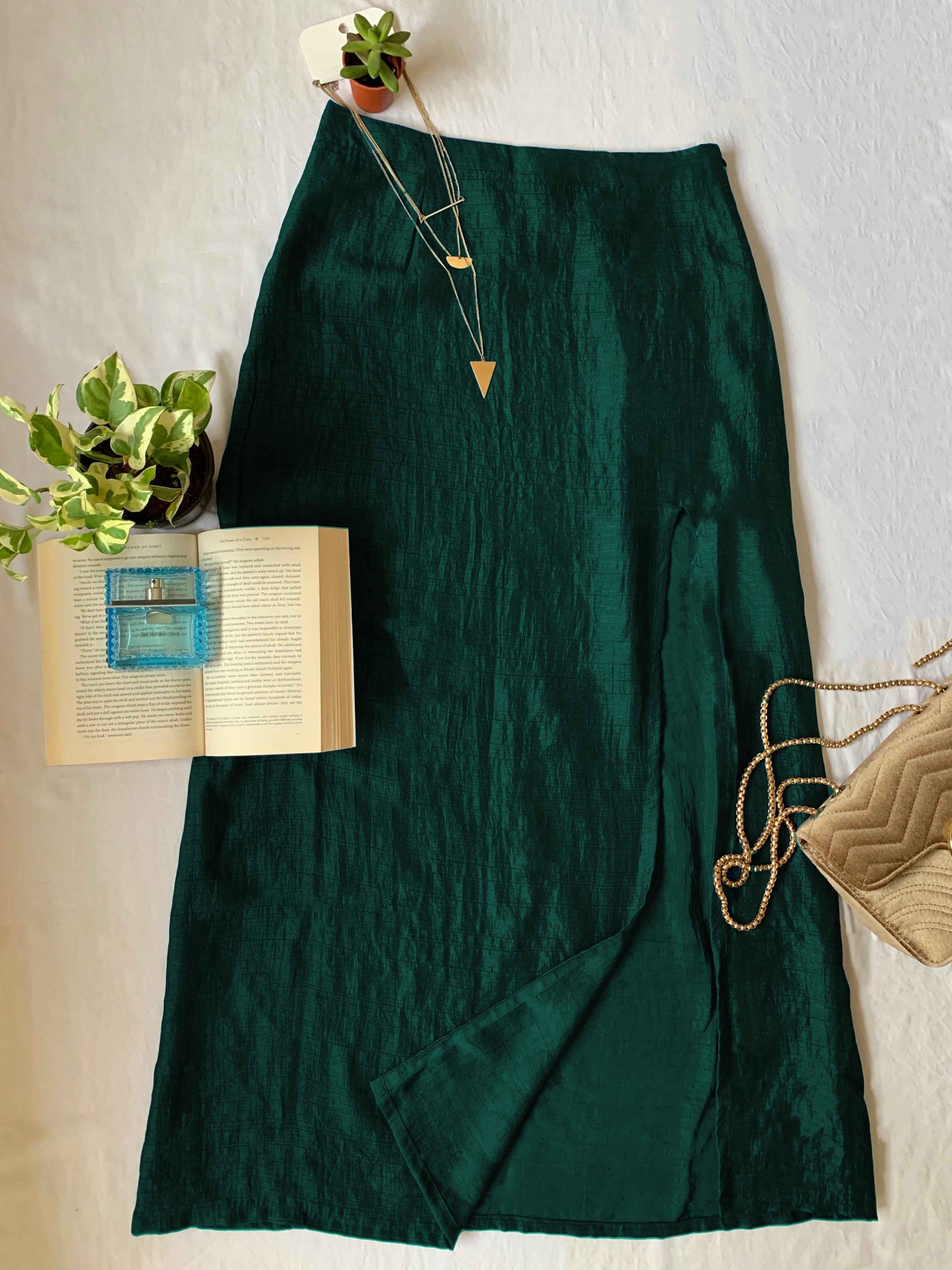 FRONT SLIT TEXTURED SKIRT - DARK GREEN