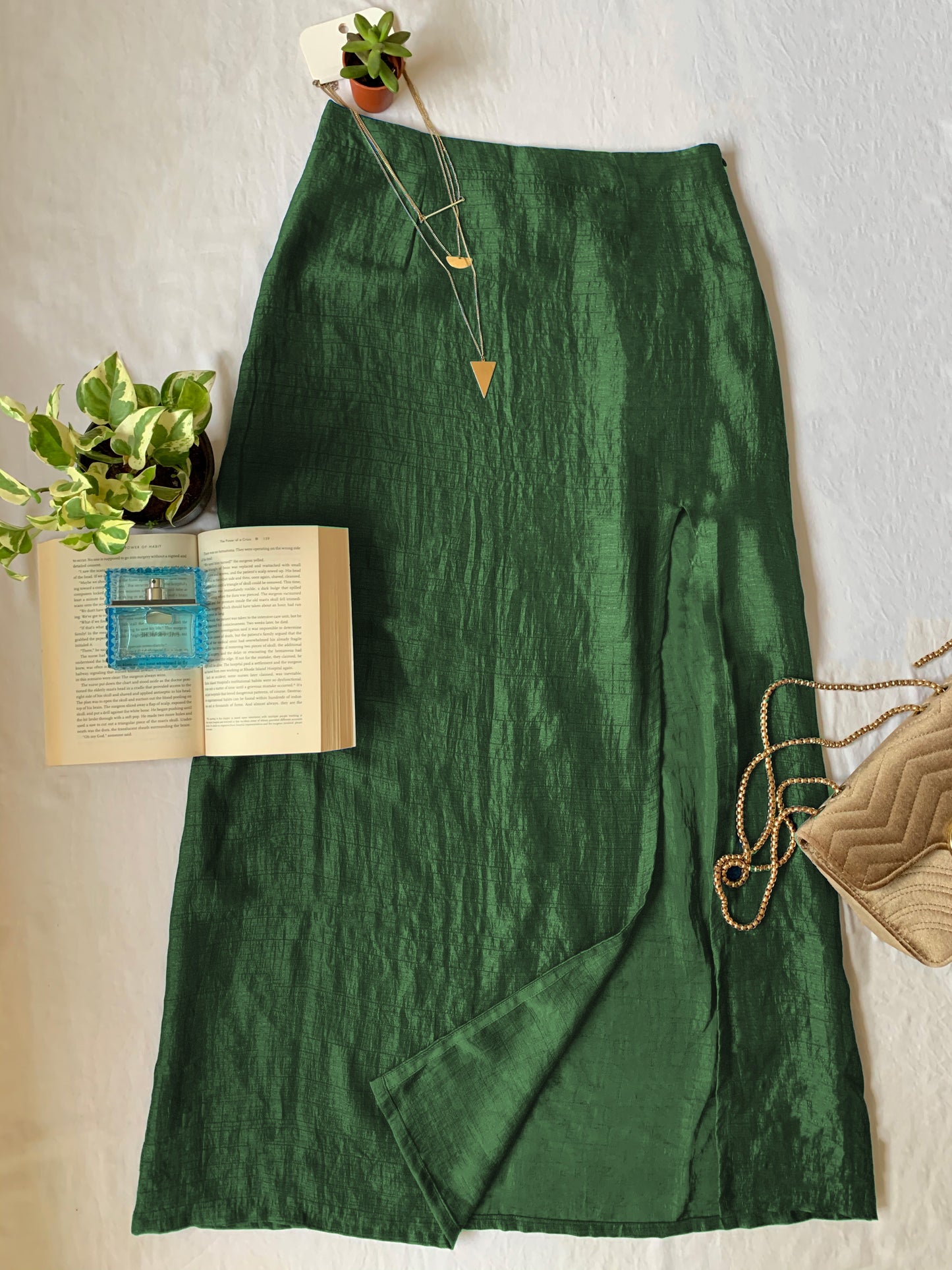 FRONT SLIT TEXTURED SKIRT - DARK GREEN