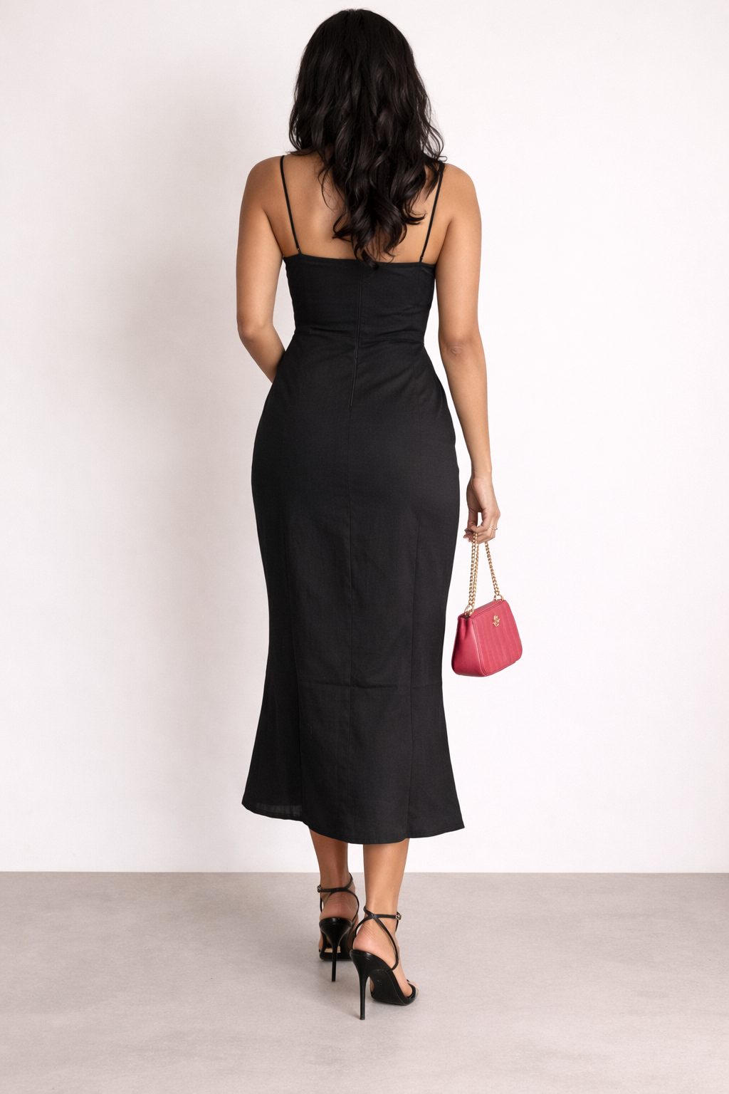 THE BLACK LINEN DRESS