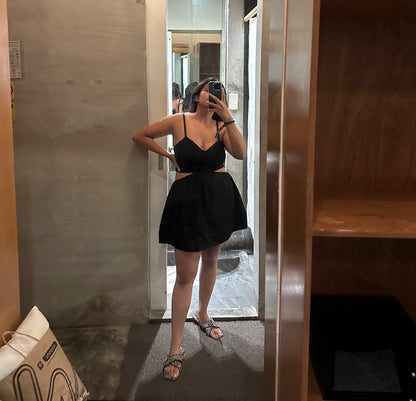 BLACK DRESS WITH CUT-OUT